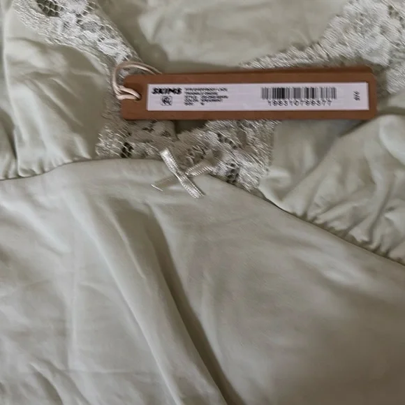 SKIMS NWT Fits Everybody Lace Triangle Onesie - Spearmint